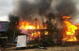 Karabük’te köy yangınında 2 katlı ev ve ambar...