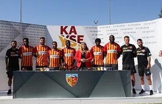 Kayserispor yeni transferleri tanıttı