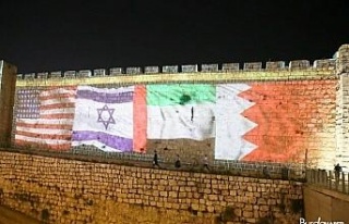 Kudüs surları ABD, İsrail, BAE ve Bahreyn bayrakları...