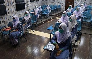 Pakistan’da 6 ay sonra okullar yeniden açıldı