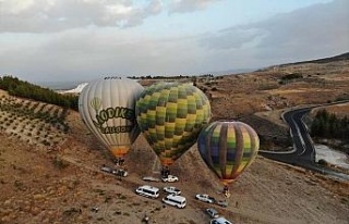 Pamukkale’de balon uçuşlarına Rus turistlerden...