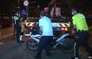 Polisin ’dur’ ihtarına uymayan silahlı motosikletli...