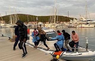 Yunanlılar tarafından geri itilen 10 düzensiz göçmen...