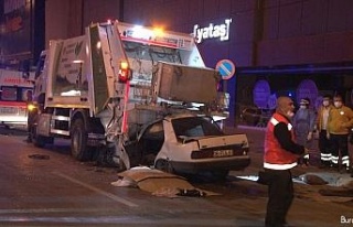 Ankara’da otomobil çöp kamyonuna çarptı: 1 ölü
