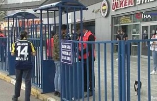 Fenerbahçeli taraftarlar stada geldi