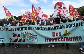 Fransa’da sağlık çalışanlarından hükümet...