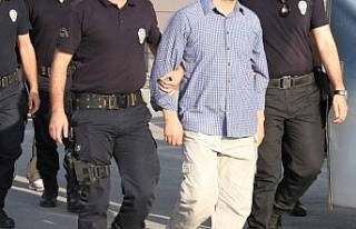İzmir merkezli FETÖ operasyonunda 46 tutuklama