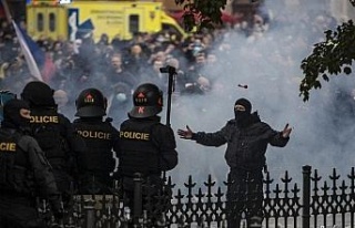 Prag’da holiganlar polisle çatıştı: 20 yaralı,...