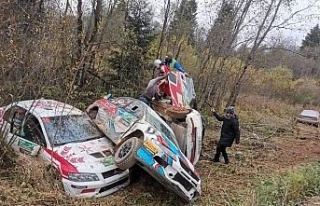 Rus rallisinde 6 araç aynı noktaya uçtu