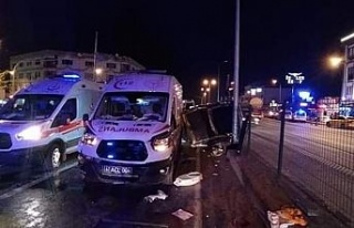 Yalova’da ambulans otomobil ile çarpıştı: 2...
