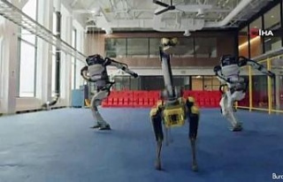 Boston Dynamics robotları yeni yıl dansı ile hayran...