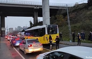 İstanbul’da hafriyat kamyonu İETT otobüsüne...