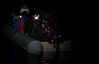 İzmir’de 56 göçmen kurtarıldı