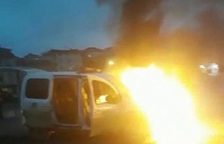 Sancaktepe’de polis aracı alev alev yandı