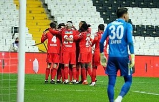 Beşiktaş, sahasında Çaykur Rizespor’u 1-0 yenerek...