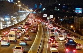 İstanbul’da kısıtlamaya dakikalar kala trafik...