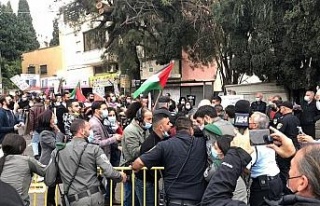 Netanyahu’nun ziyaretini protesto eden Filistinlilere...