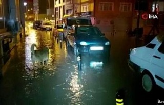 Silivri’de bazı cadde, sokak ve işyerlerini su...