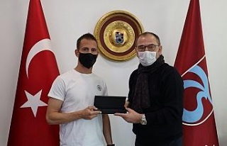Trabzonspor’dan Pereira’ya teşekkür plaketi