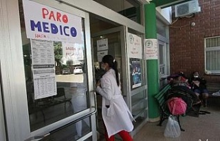 Bolivya’da doktor grevine destek gösterilerinde...