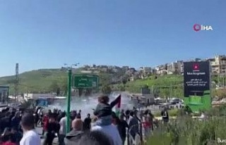 İsrail polisinden şiddet olaylarını protesto eden...