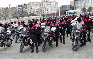 İstanbul polisinden gövde gösterisi: Turistler...