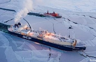 Rus gemisi tarihte ilk kez kışın Kuzey Buz Denizi’ni...