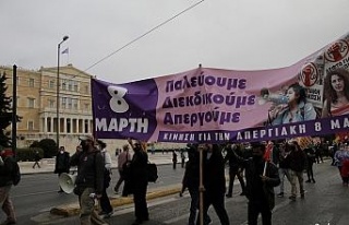 Atina’da 8 Mart kutlaması