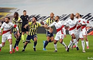 Fenerbahçe, sahasında FTA Antalyaspor’la 1-1 berabere...