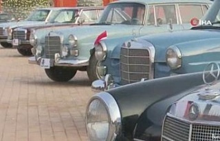 Mısır’da klasik Mercedes’ler sergilendi