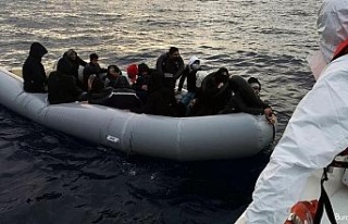 Yunan Sahil Güvenliği 28 göçmeni Türk karasularına...