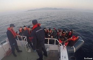 Yunanlıların denize bıraktığı 32 mülteciyi...