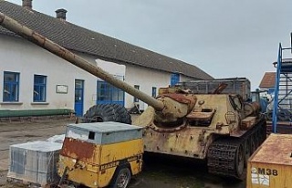 Çekya’da polise top ve tank teslim edildi