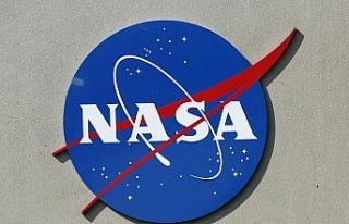 NASA, Ay’a iniş kapsülünün inşası için SpaceX’i...