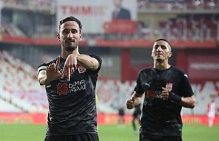Sivasspor’da Erdoğan Yeşilyurt, gol sayısını...
