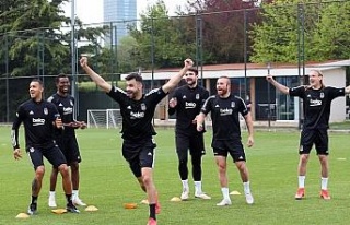 Beşiktaş, derbi hazırlılarını sürdürdü