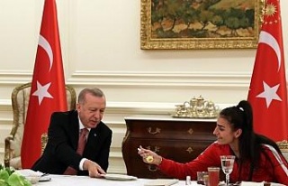 Cumhurbaşkanı Erdoğan, sporcularla iftar yaptı