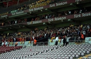 Galatasaray - Yeni Malatyaspor maçını taraftarlar...