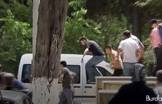 Adli Tıp önünde gazeteciye çirkin saldırı