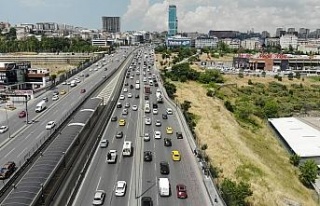 Esenyurt’ta kısıtlamasız cumarteside trafik yoğunluğu