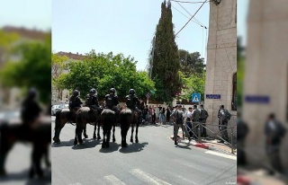 İsrail mahkemesi önünde İsrail güçleri ve Filistinliler...