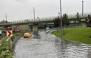 İstanbul’da aniden bastıran yağmurda Topkapı...