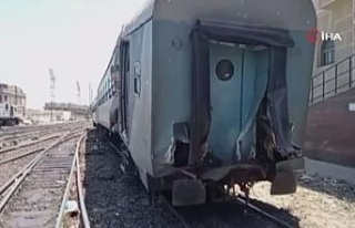 Mısır’da iki tren çarpıştı: 10 yaralı
