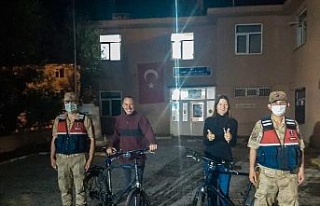 Türkiye turuna çıkan İsviçreli turistlerin bisikletlerini...