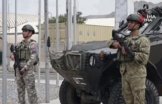 Afganistan’daki Türk askeri bayrama görev başında...