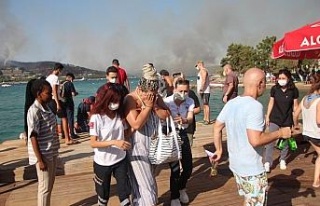 Bodrum’da orman yangınında otellerden 3 bin kişi...
