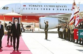 Cumhurbaşkanı Erdoğan, KKTC’de resmi törenle...