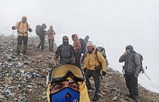 Kaybolan 2 dağcı için gittiler, 5 kişi ile döndüler
