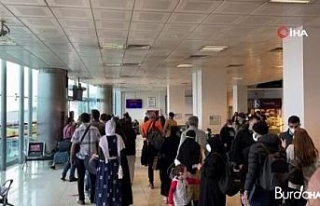 Anadolu Jet rötarları yolcuları mağdur ediyor