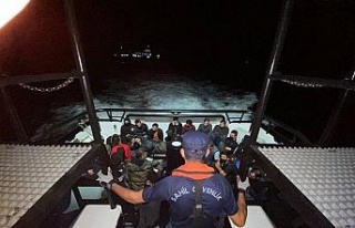 Çanakkale açıklarında 35 düzensiz göçmen yakalandı